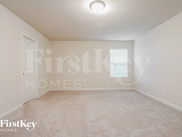 323 Darling Ln — Photo 7