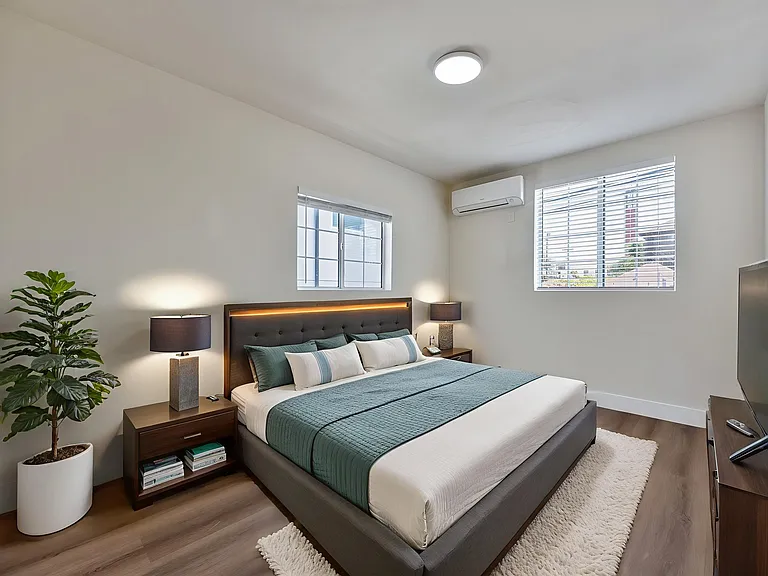 230 N Burlington Ave #1/2 — Photo 12