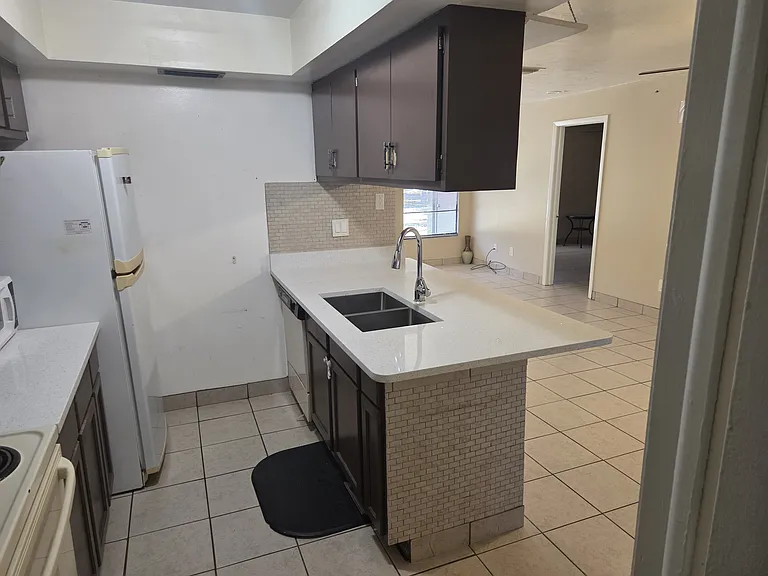 2328 SE 6th Ln #A — Photo 3