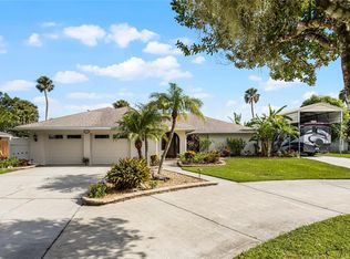 8045 Lakeside Dr, Yalaha, FL 34797