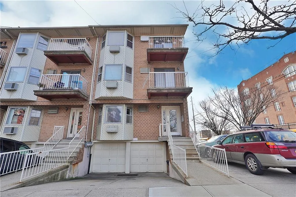 1202 64th St APT A photo 1
