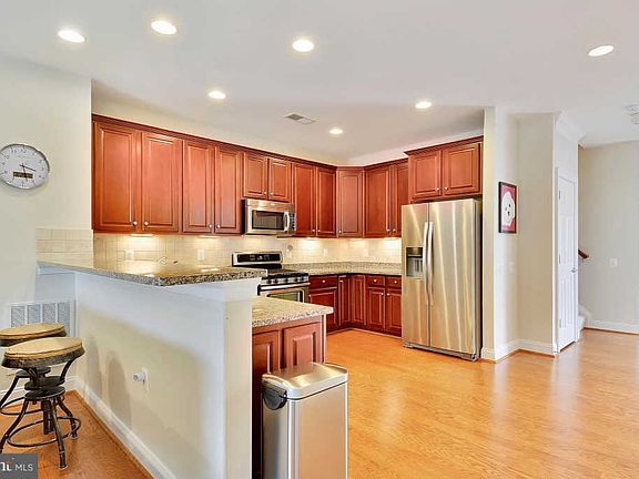 5th image of 20431 Island West Sq
