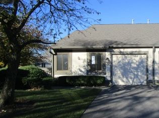 119 Honeysuckle Ct, Rolling Meadows, IL 60008