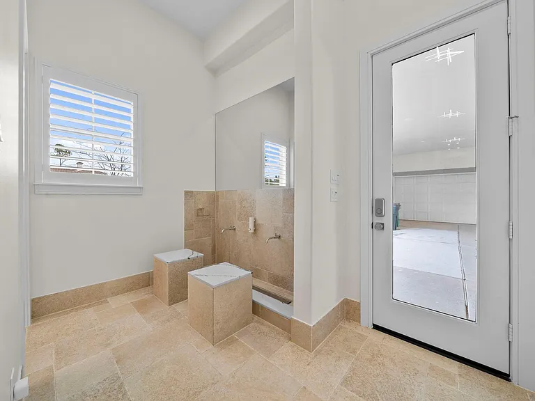 2102 Countryshire Ln — Photo 23