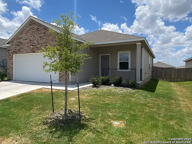 3 bed, 2.0 bath, 1212 sqft, $1,525 — Photo 2
