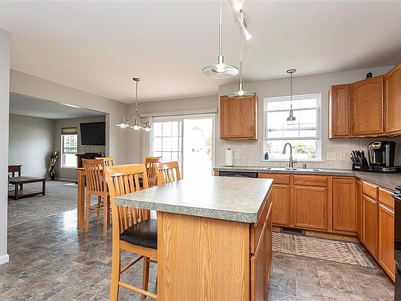 3rd image of 4201 Glenbriar Dr