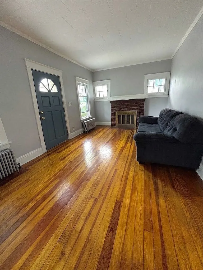 3 bed, 1377 sqft, $2,600 — Photo 2