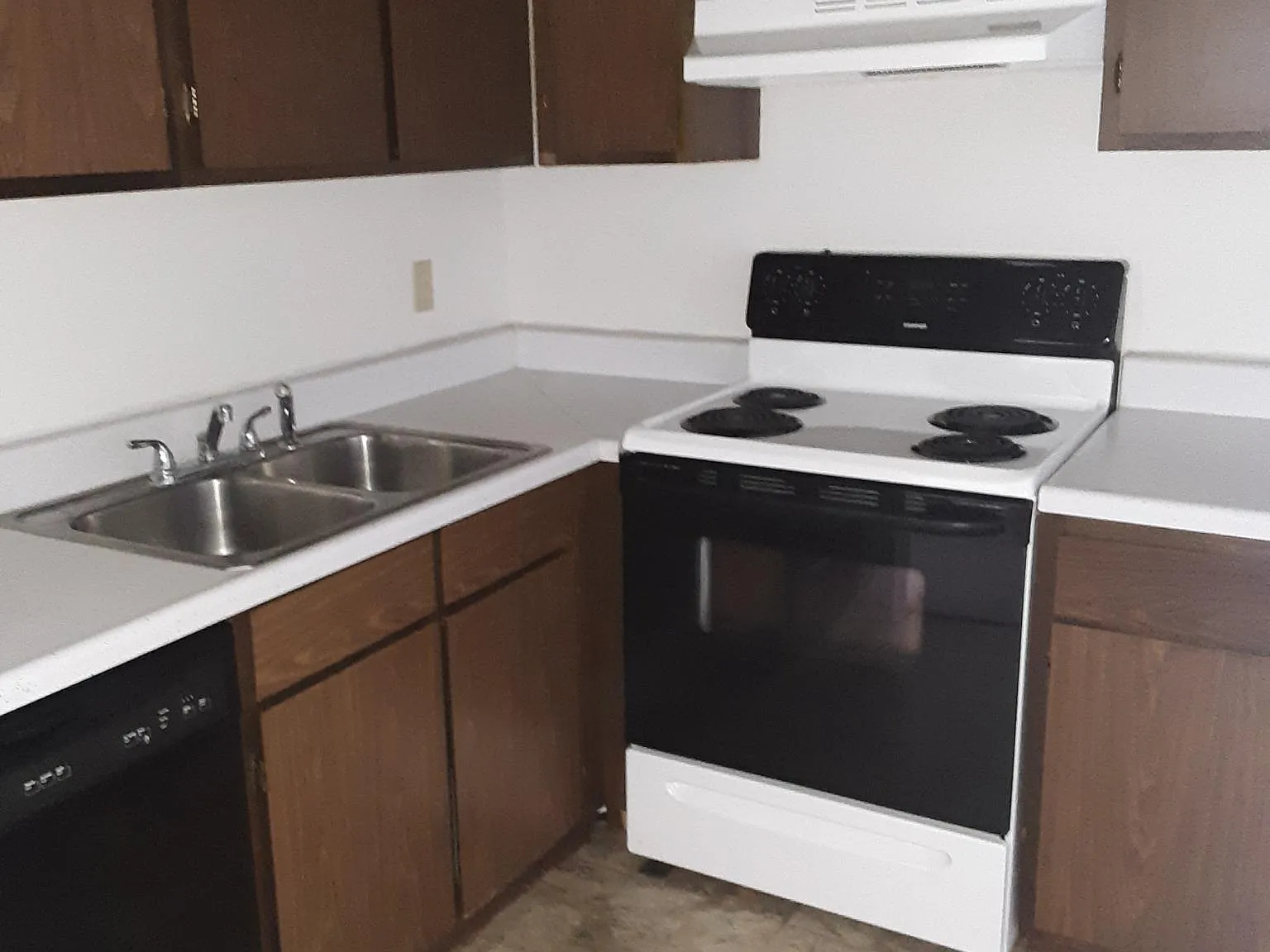 2 bed, 864 sqft, $950 — Photo 2