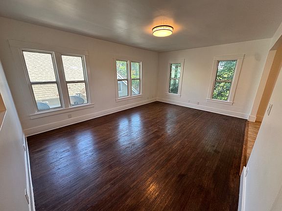 3rd image of 2630 Crestmoore Pl #2632