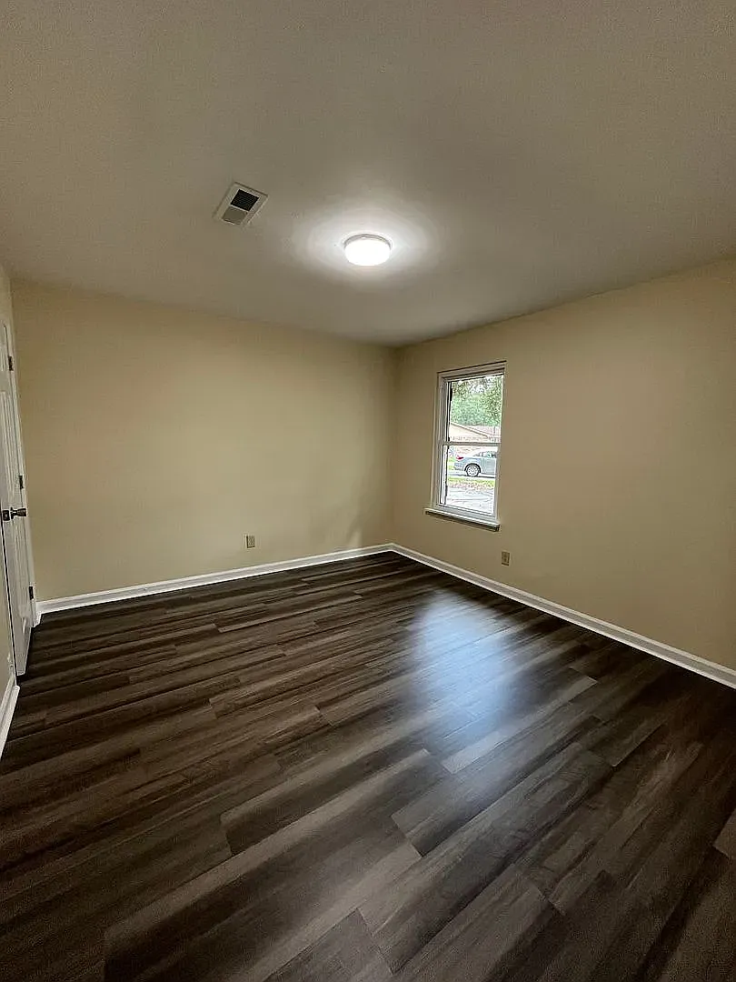 2 bed, 1000 sqft, $1,600 — Photo 2