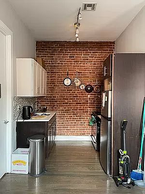 3rd image of 427 Wythe Ave Unit 4