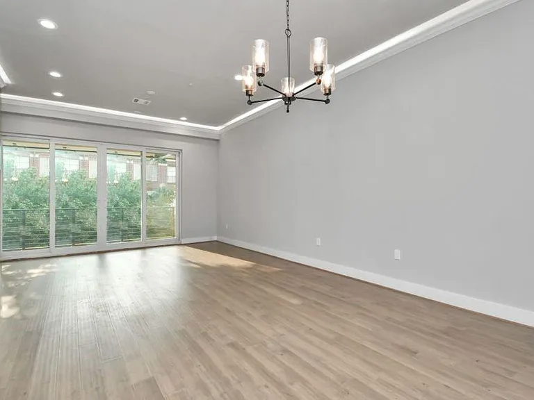 1320 Eberhard St — Photo 11
