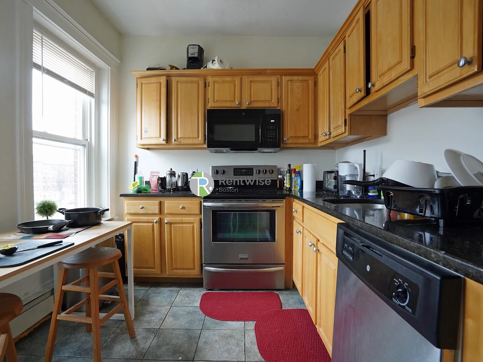 2 bed, 700 sqft, $3,150 — Photo 1