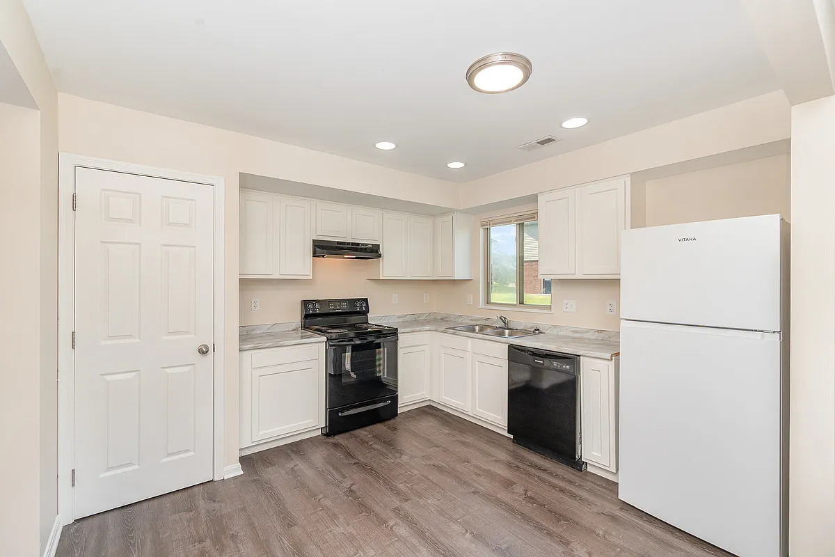 Building Photo - 400 Wysteria Village Dr