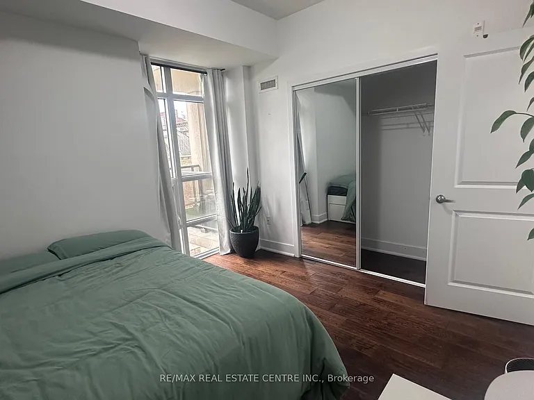 90 Charlton Ave W #303 — Photo 15