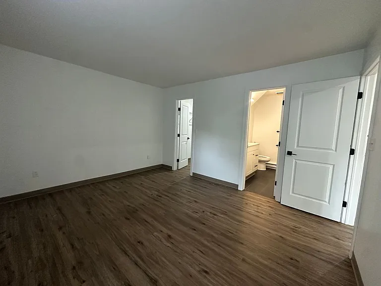 University Park Apartments near Cornell University — Photo 613