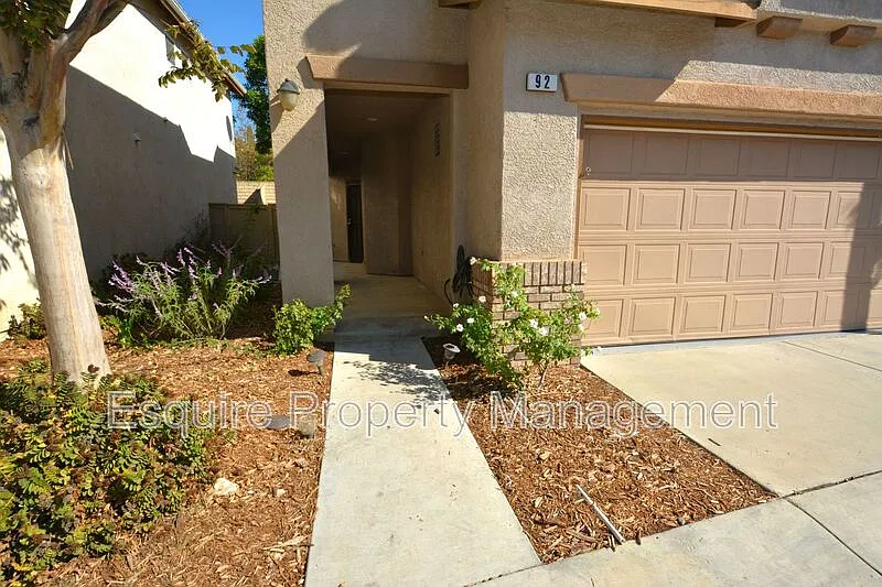 4 bed, 2.5 bath, 1739 sqft, $3,695 — Photo 2