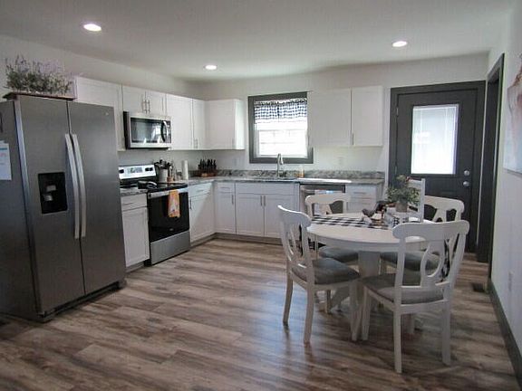 4th image of 403 Douglas Ct