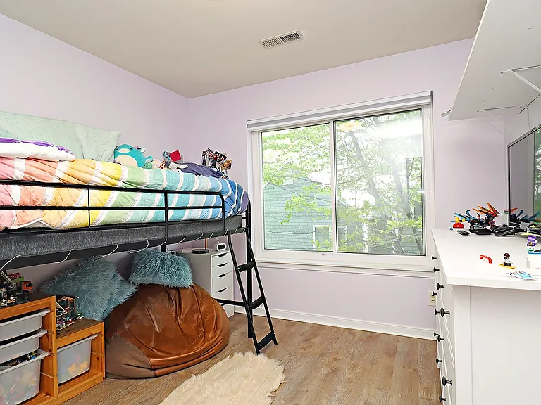 1242 Clifden Grn — Photo 11