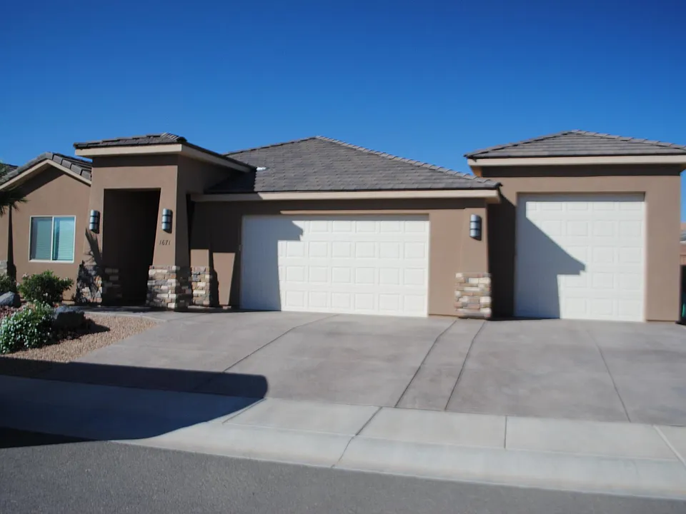 1671 Gypsum Cir