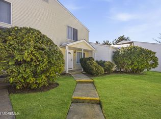 6 Woodmere Ct, Freehold, NJ 07728