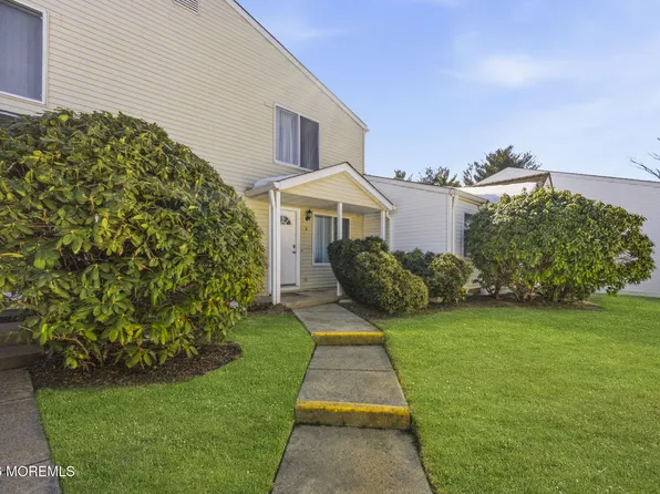 6 Woodmere Court, Freehold, NJ 07728