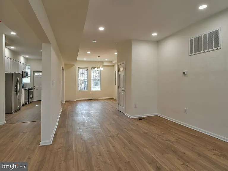1727 E 33rd St #1 — Photo 8