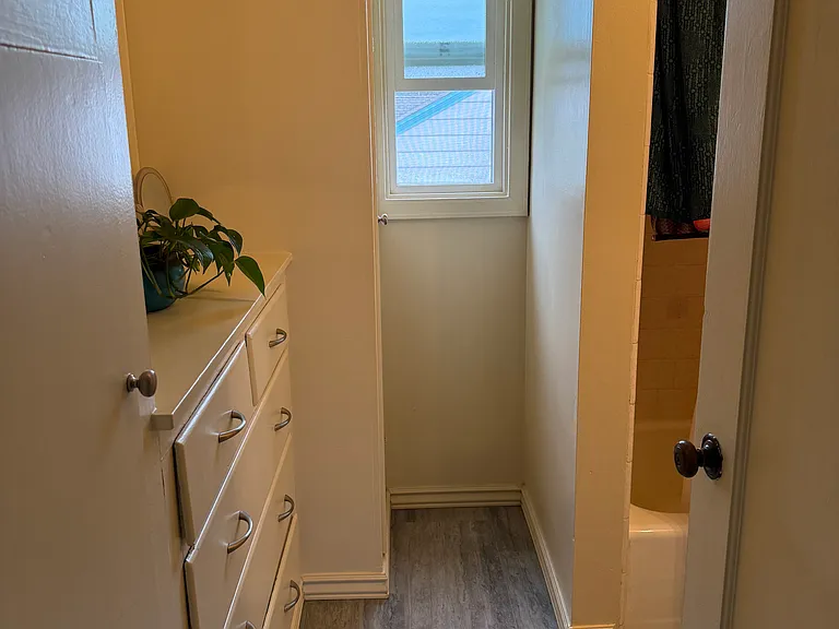 2018 J St #B — Photo 6