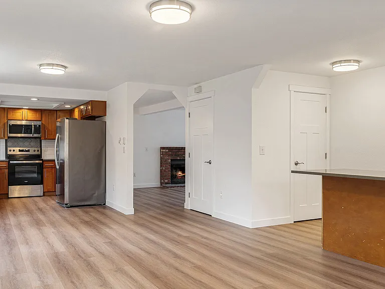 5909 Glenwood Ave — Photo 8