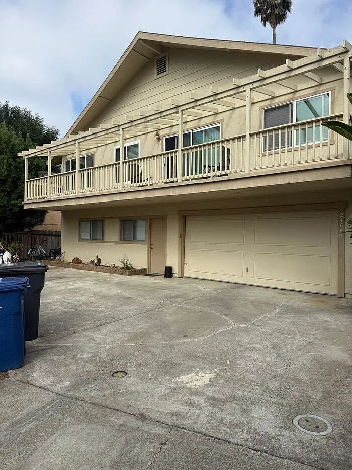 1 bed, 1.0 bath, 120 sqft, $1,050 — Photo 1