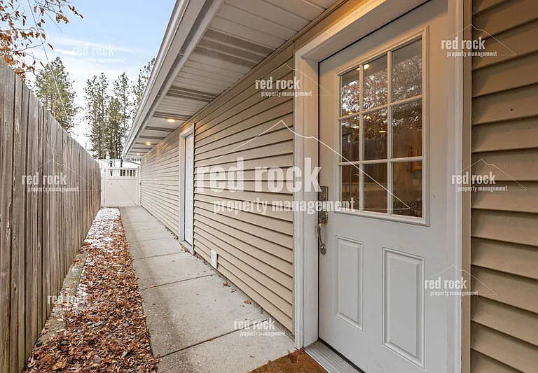 11321 E 31st Ave #B — Photo 1