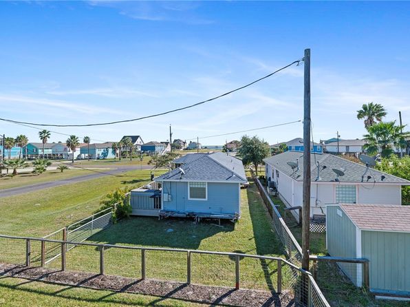 1304 S Church St, Rockport, TX 78382