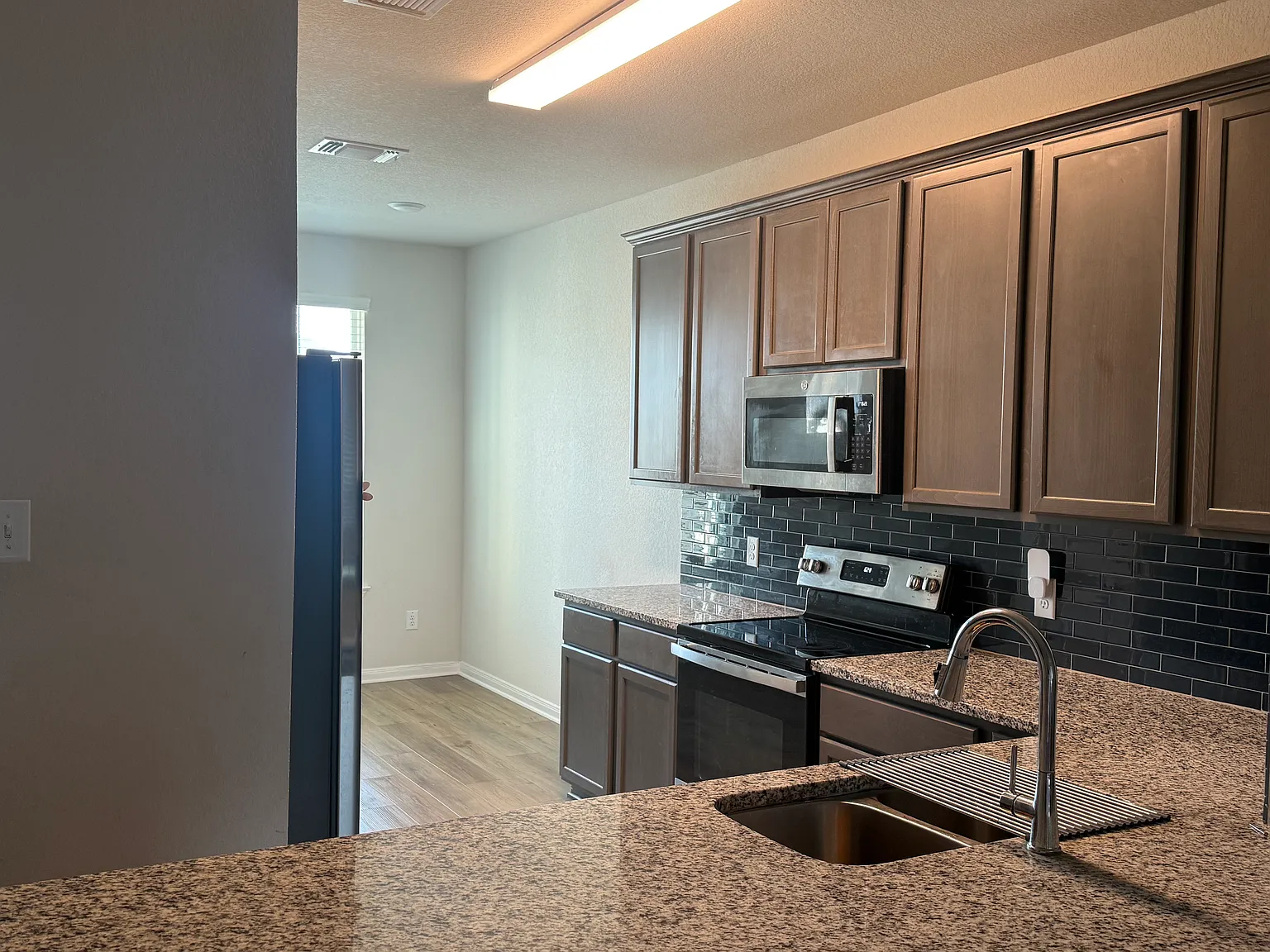 3 bed, 1354 sqft, $1,850 — Photo 2
