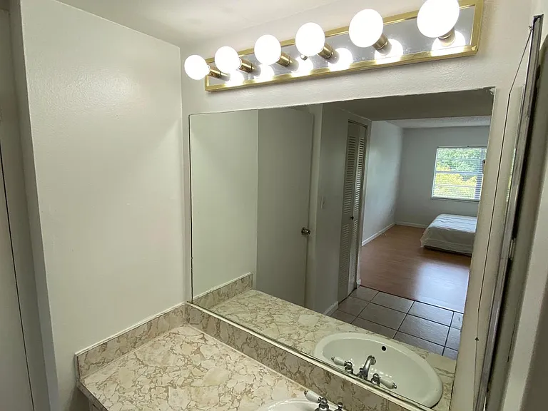 4304 NW 9th Ave #3-3B-3B3 — Photo 17