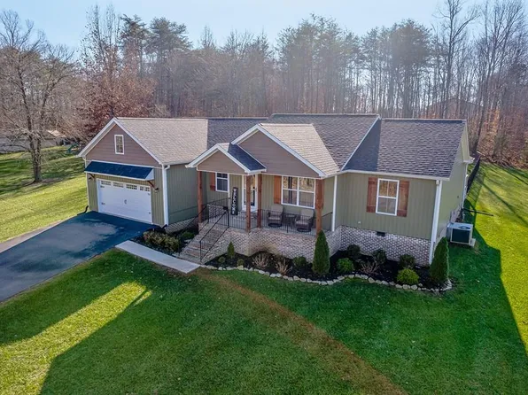 500 Hardwood Ln, Livingston, TN 38570