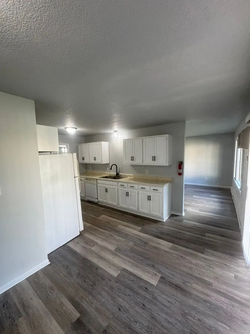 304 Jay Ray Ct — Photo 4