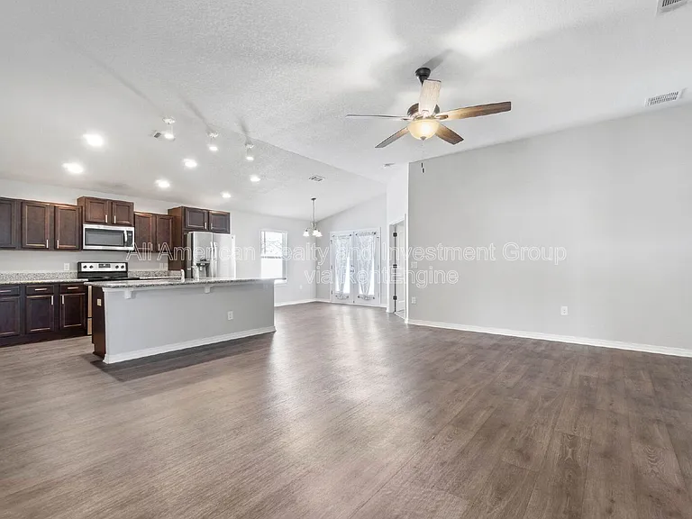 2432 Frontera St — Photo 3
