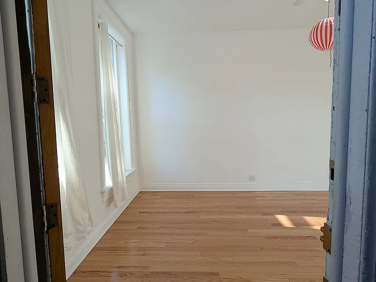 1806 S Carpenter St #1 — Photo 3