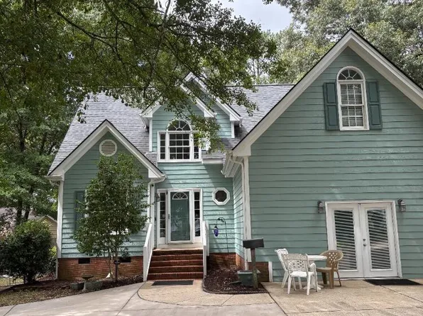 300 Powhatan Dr, Fuquay Varina, NC 27526