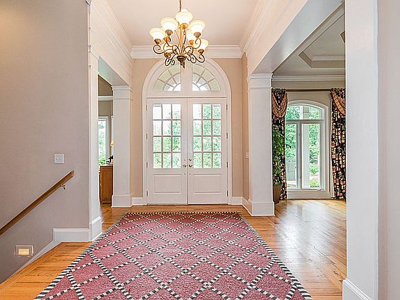 3rd image of 608 Graystone Ct