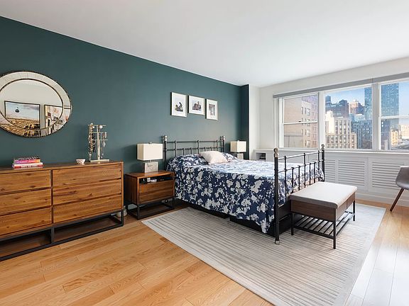 4th image of 430 W 34th St #7DE
