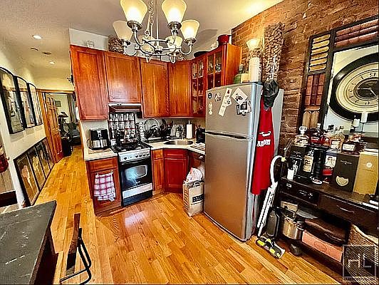 5th image of 598 6th St APT 2c