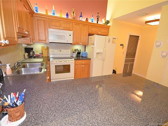 5th image of 2518 SE Tropical East Cir