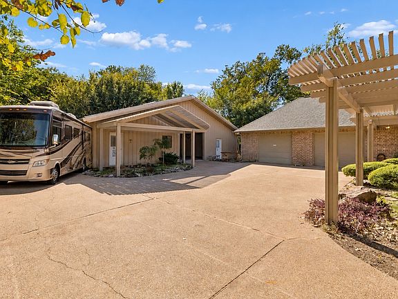 4th image of 186 Moonlight Dr