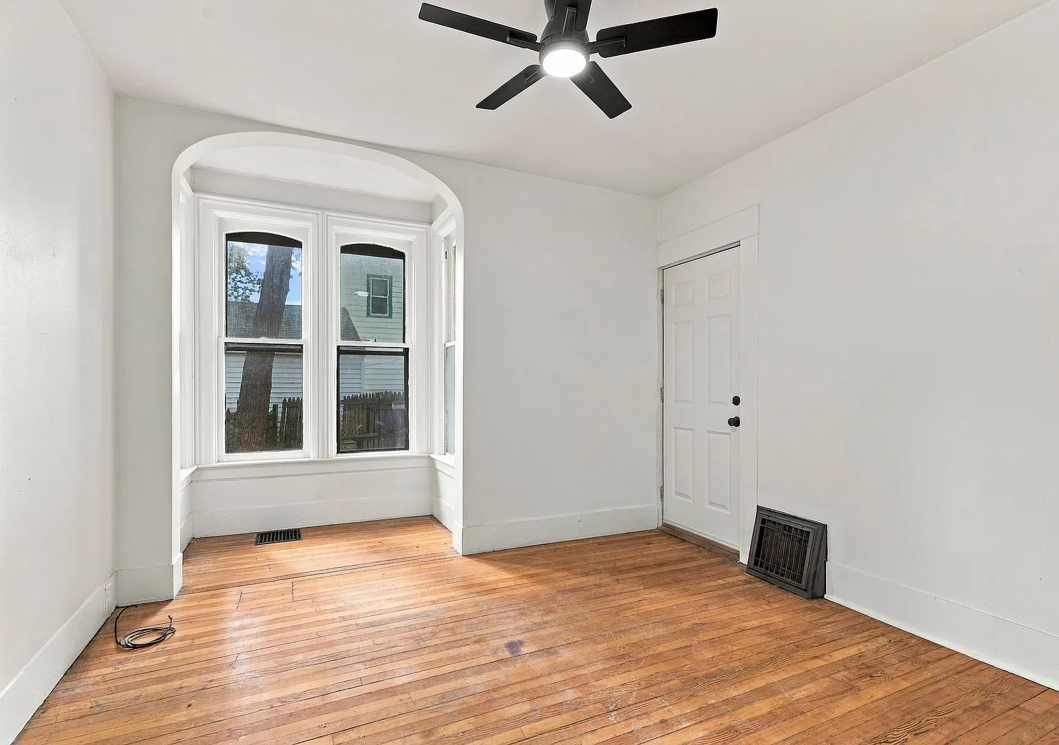 584 Mount Vernon Street — Photo 1