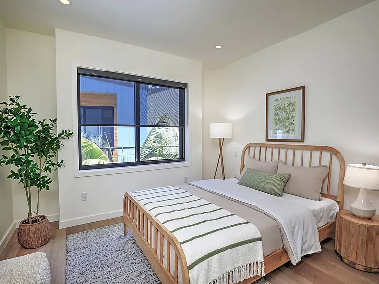 4745 Carpinteria Ave — Photo 19