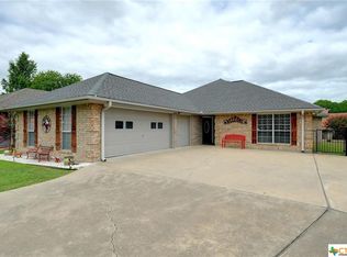 1413 Bishop Dr, Salado, TX 76571
