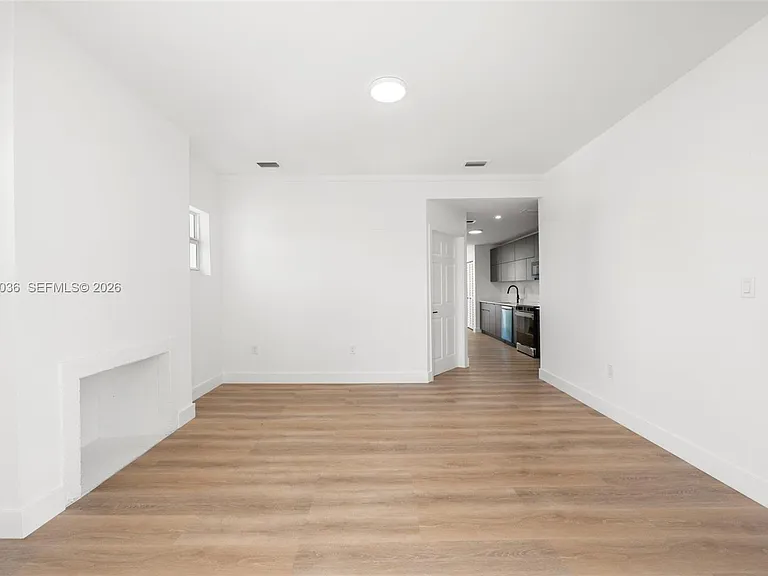 403 SW 12th Ave #3 — Photo 5