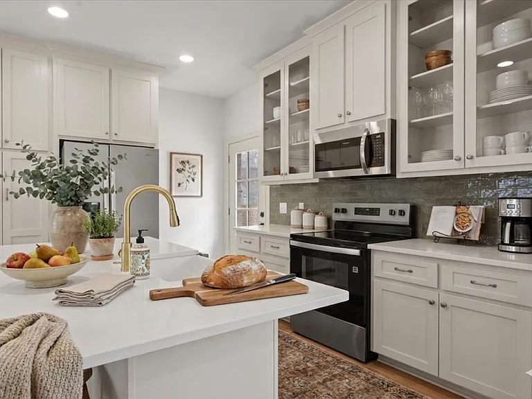 8145 Greystone St — Photo 2