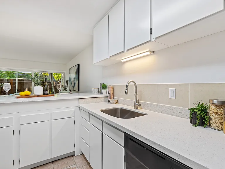 1470 Creekside Dr #17 — Photo 5